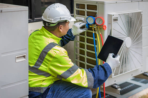 Professional Hvac technician working in Alma, AR